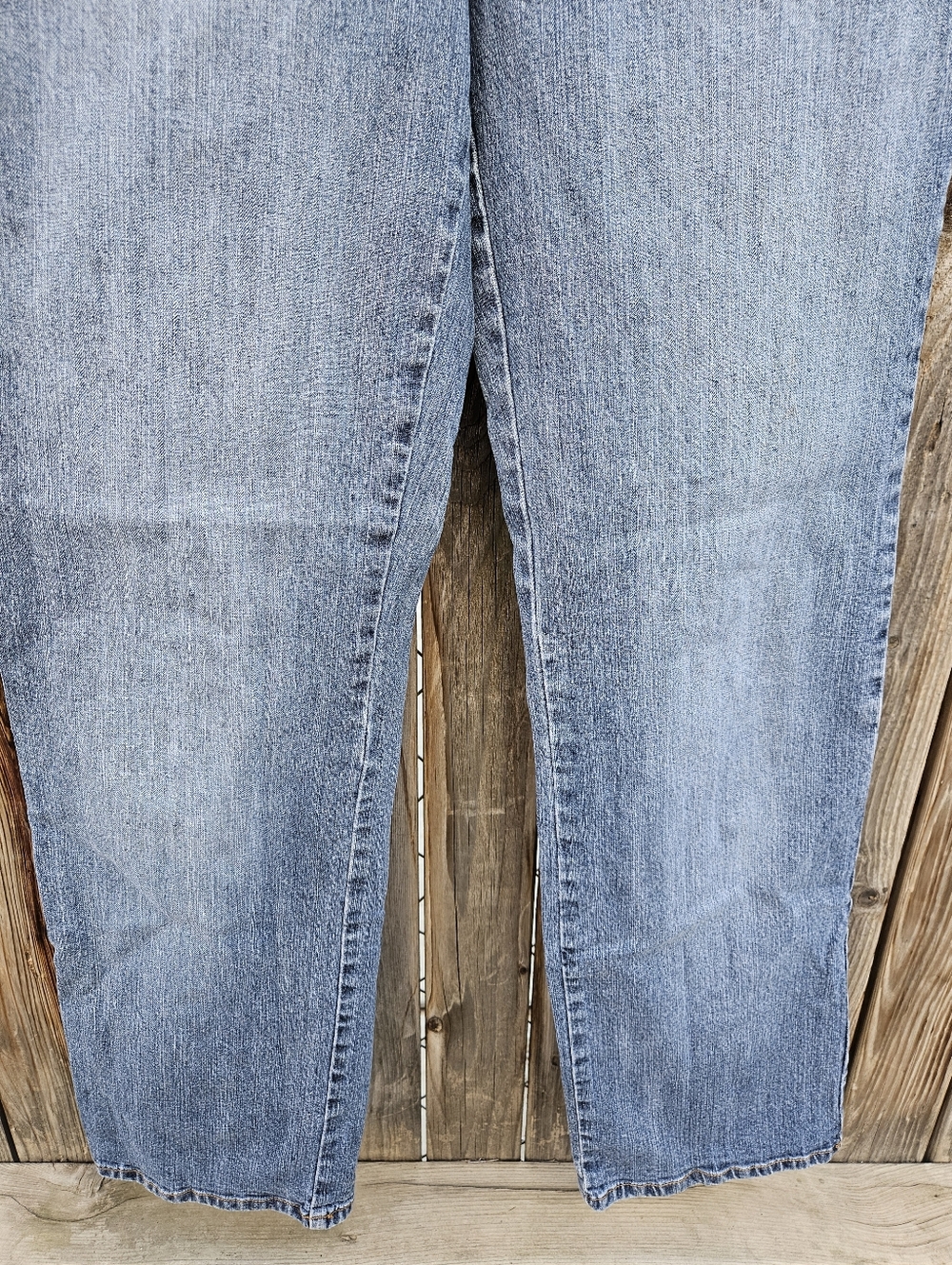 Classic Women's Blue Jeans - Comfortable Everyday Fit Size 8 - Picture 7 of 12